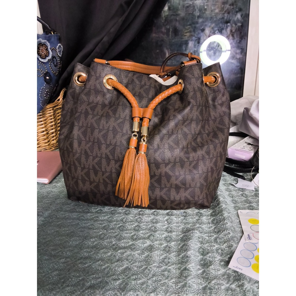 80.Michael Kors Jet Set Large Drawstring Shoulder Bag